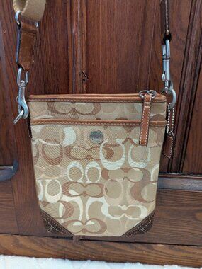 Coach 10148 Vintage Y2K Optic Tan Brown Signature Swing Bag Crossbody Bag
